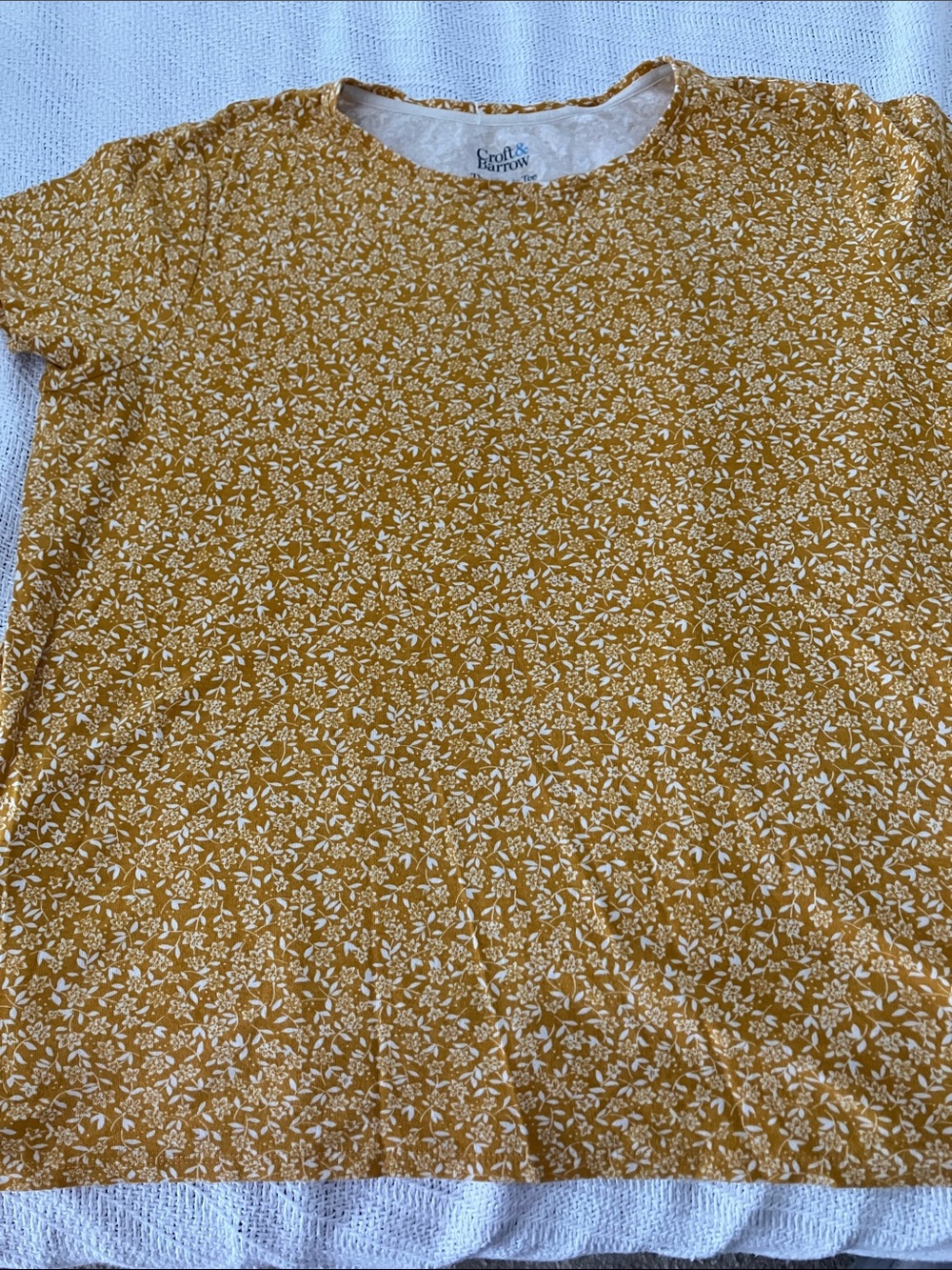 Yellow print tee